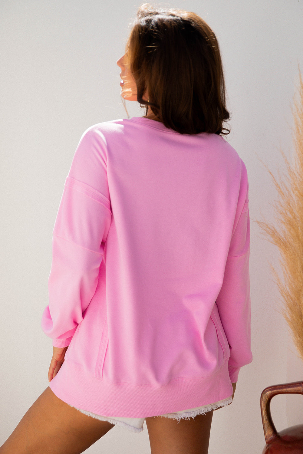 White Bow Sequin XOXO Letter Graphic Exposed Seam Baggy Sweatshirt