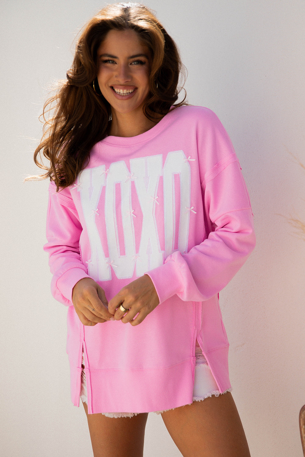 White Bow Sequin XOXO Letter Graphic Exposed Seam Baggy Sweatshirt